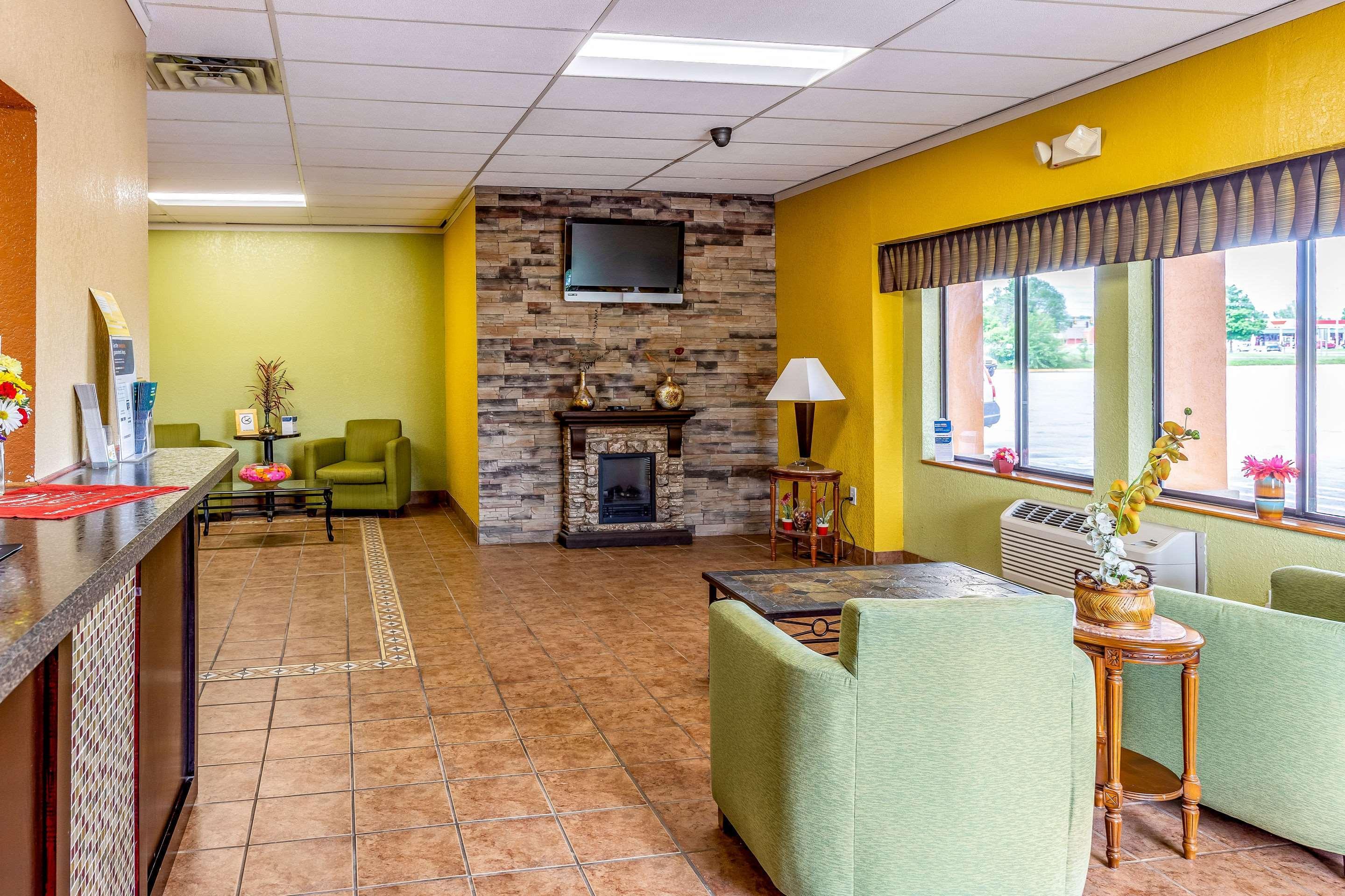 Econo Lodge Inn & Suites Newton Luaran gambar