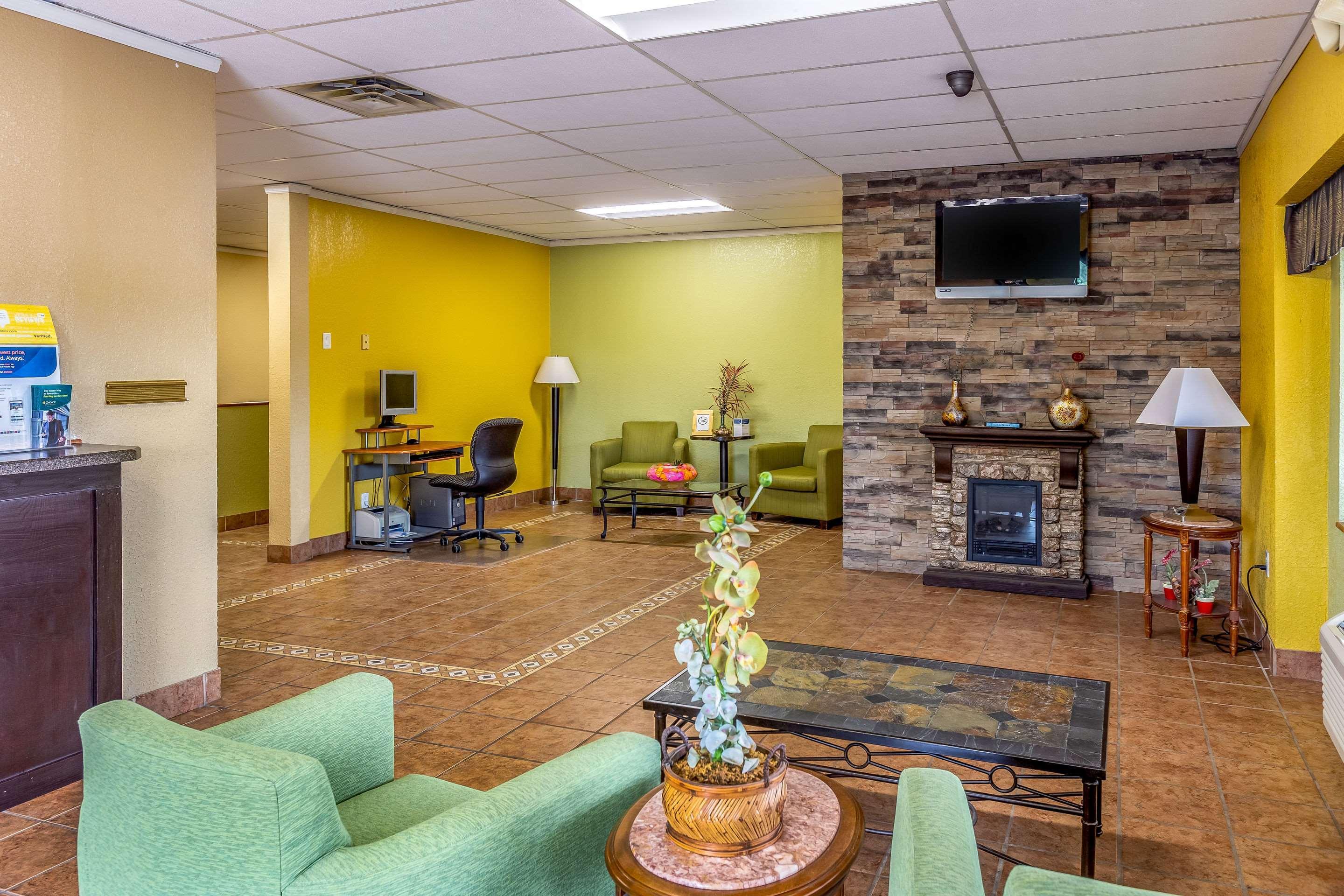 Econo Lodge Inn & Suites Newton Luaran gambar