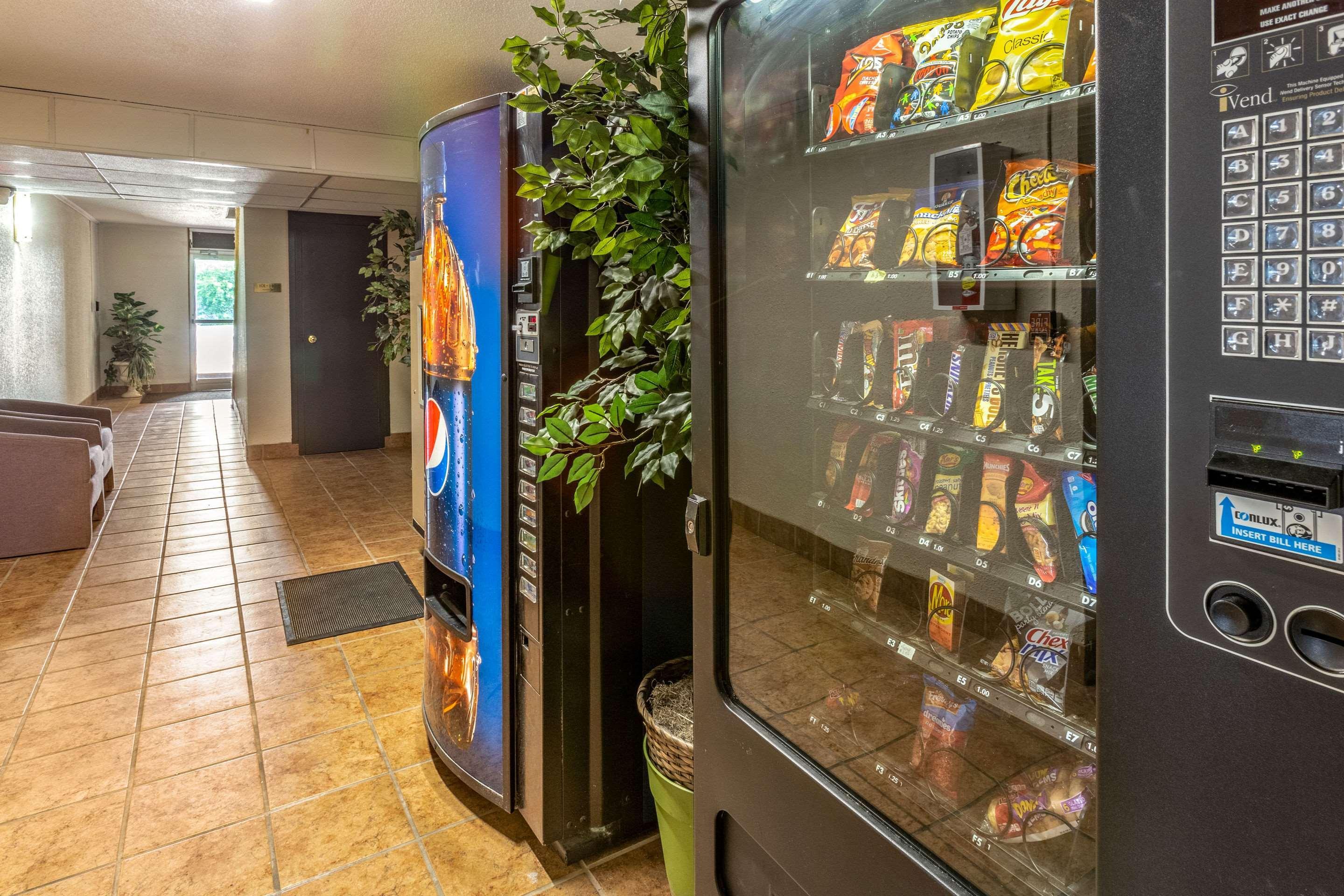 Econo Lodge Inn & Suites Newton Luaran gambar