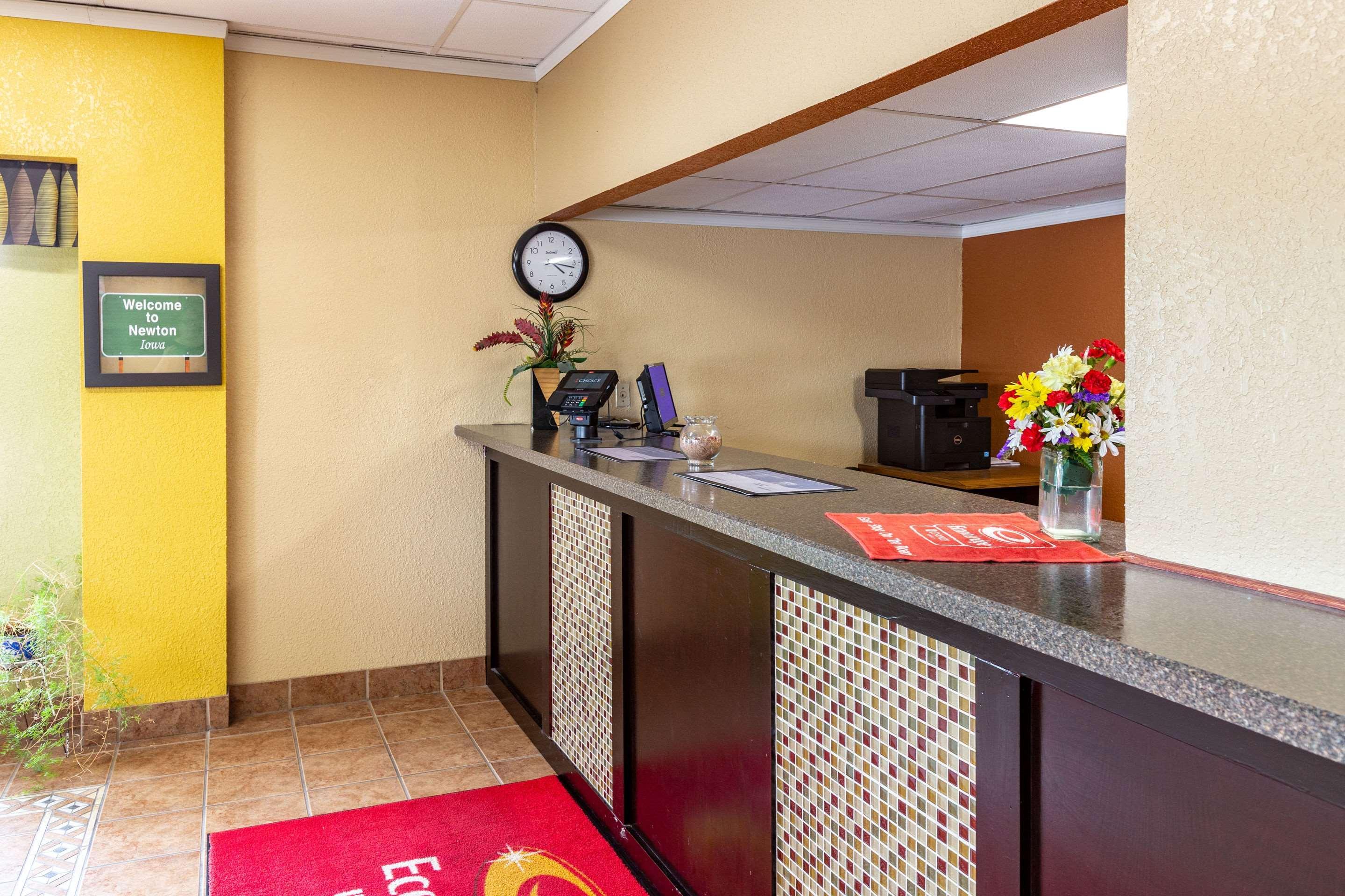 Econo Lodge Inn & Suites Newton Luaran gambar