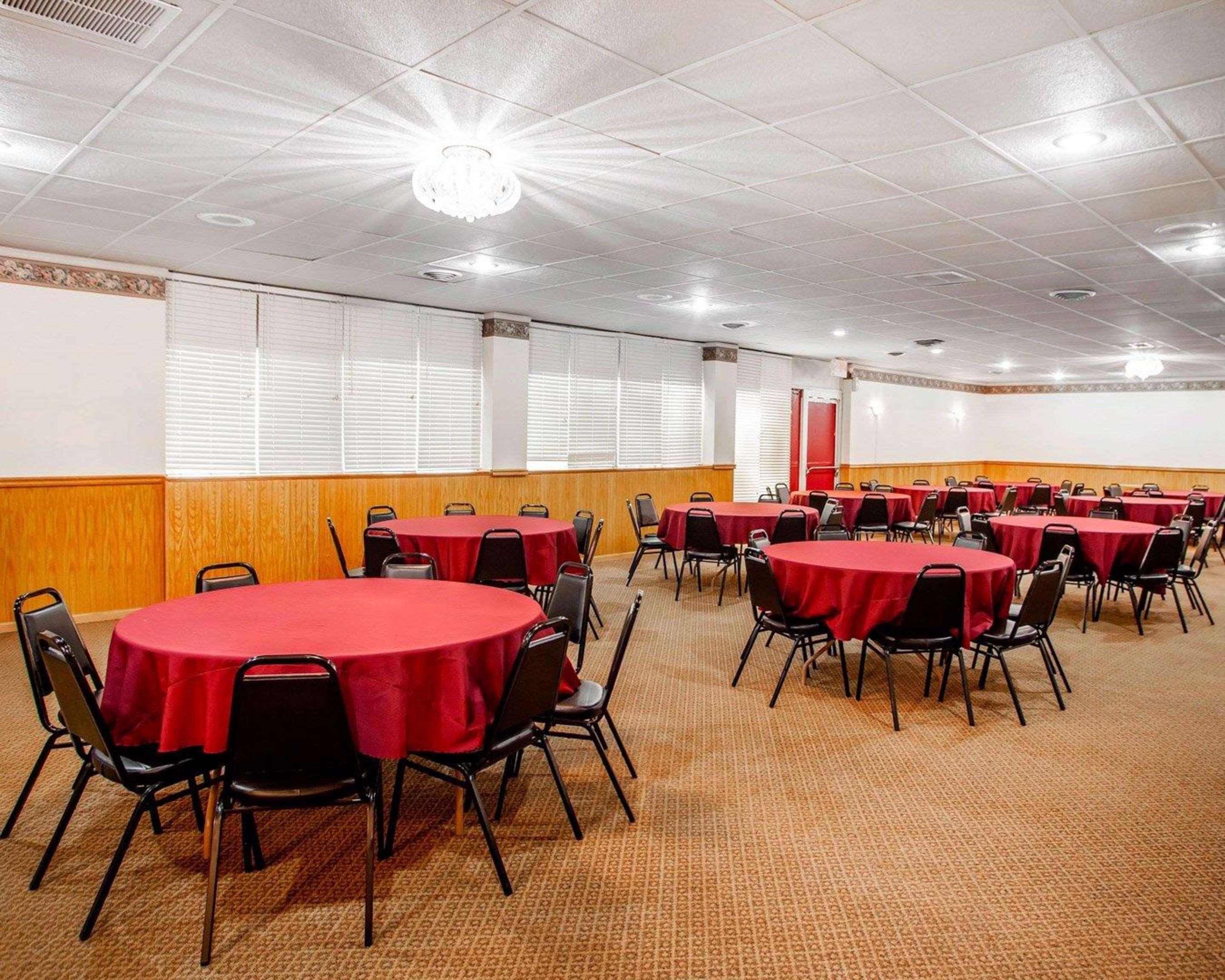 Econo Lodge Inn & Suites Newton Luaran gambar