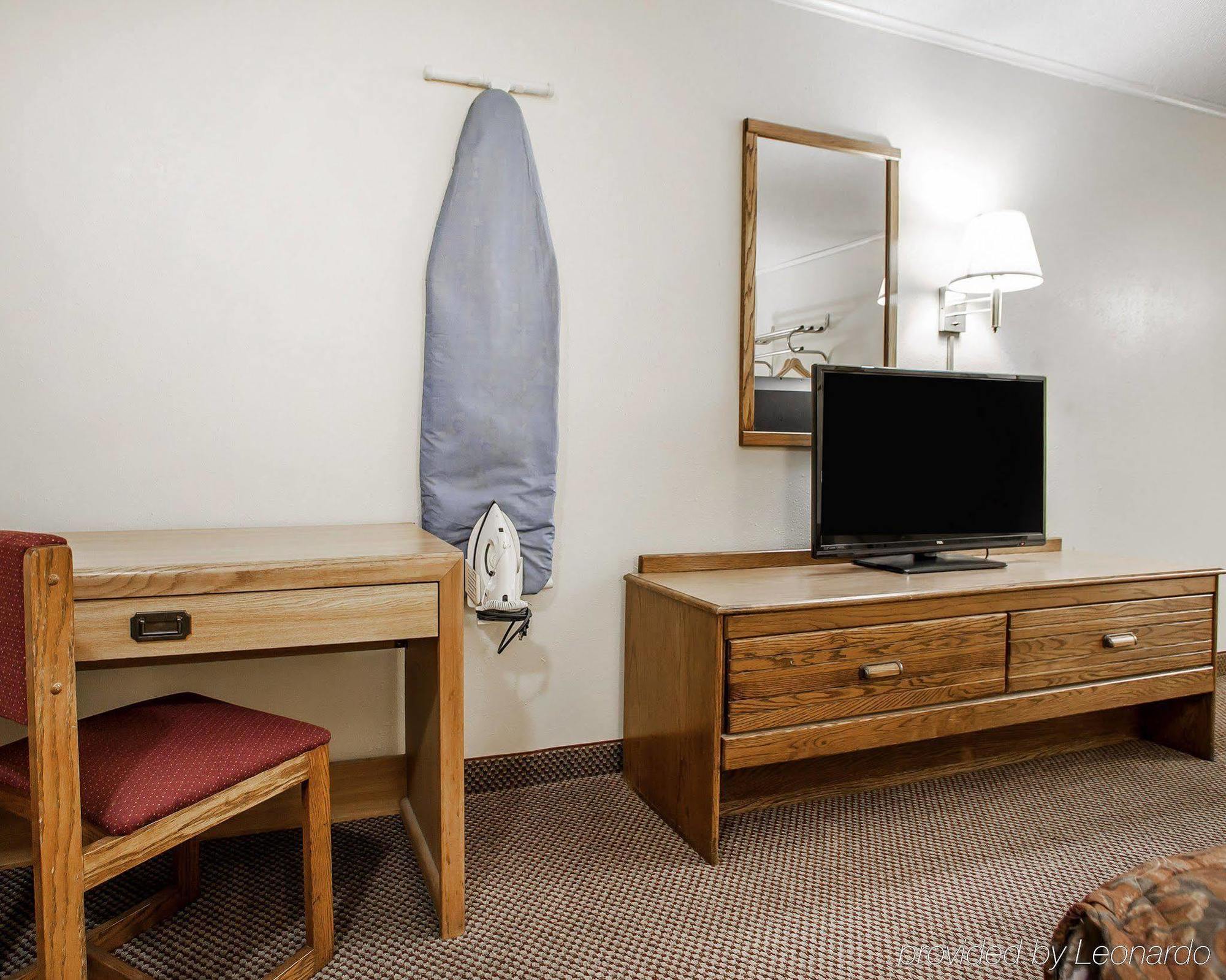 Econo Lodge Inn & Suites Newton Luaran gambar