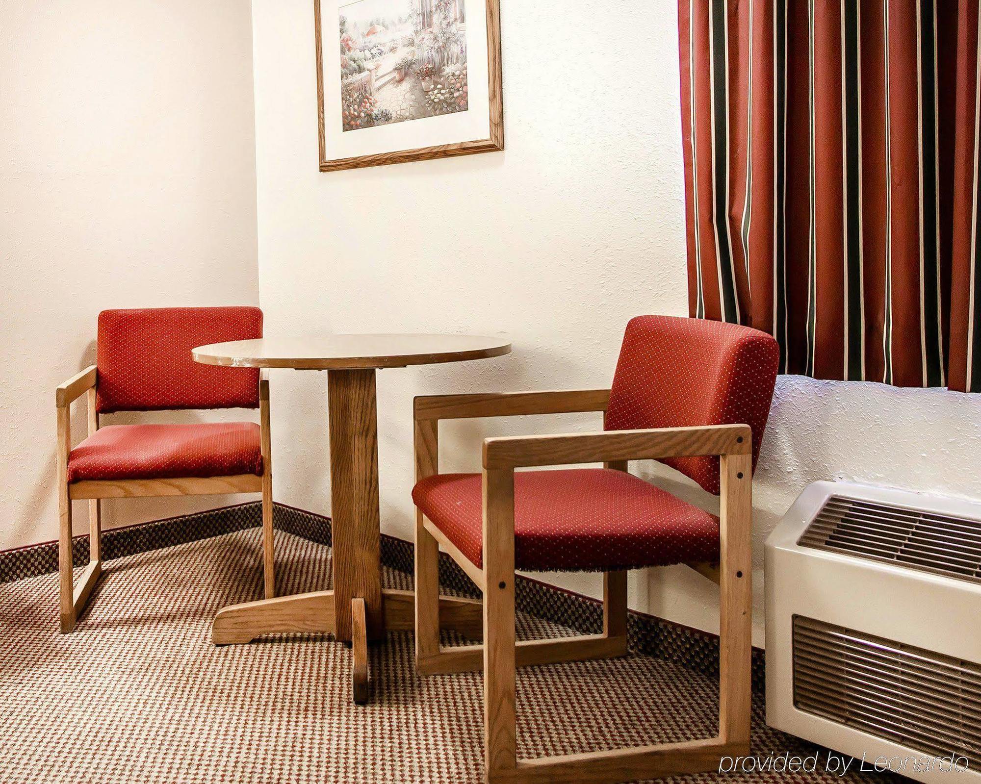 Econo Lodge Inn & Suites Newton Luaran gambar