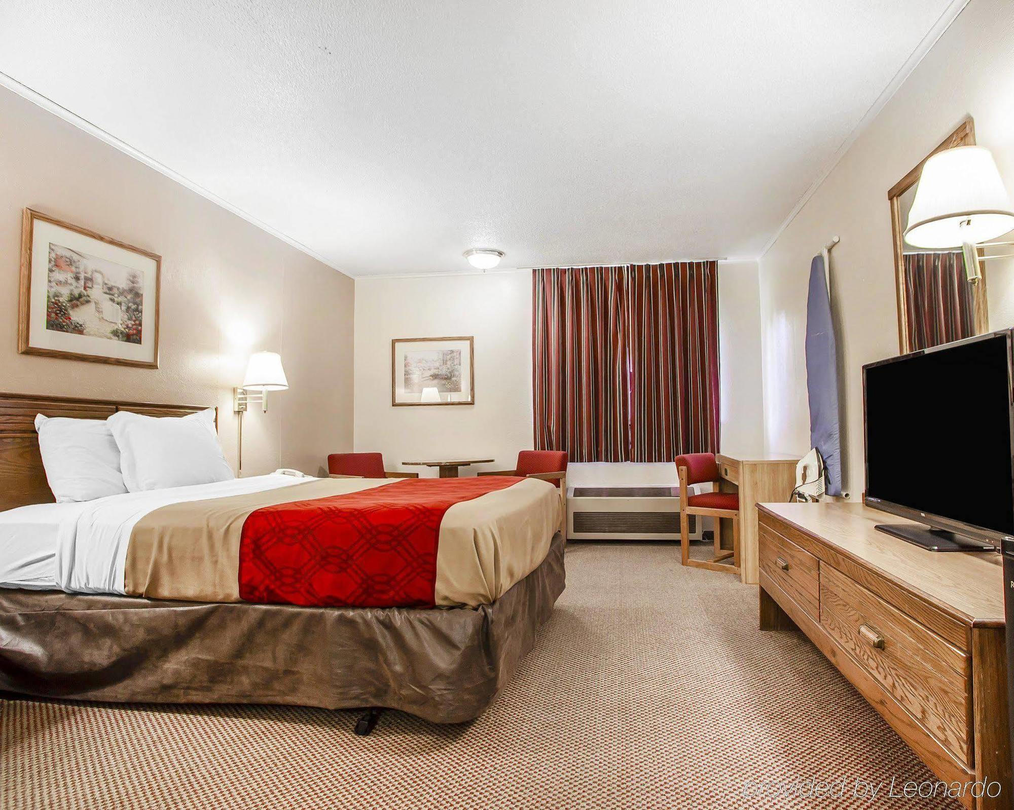 Econo Lodge Inn & Suites Newton Luaran gambar