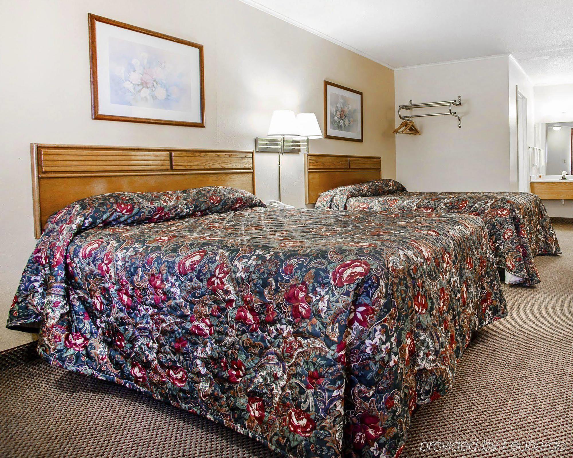 Econo Lodge Inn & Suites Newton Luaran gambar