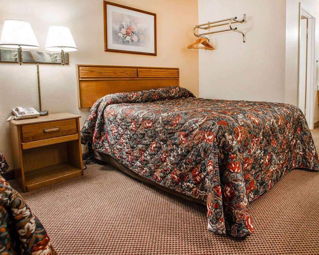 Econo Lodge Inn & Suites Newton Bilik gambar